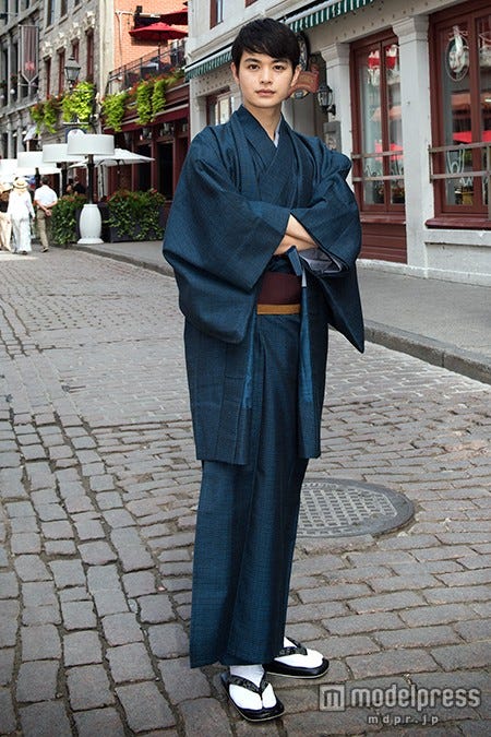 サン・ポール通りを歩く(C)2015 杉浦日向子・MS.HS/「合葬」製作委員会