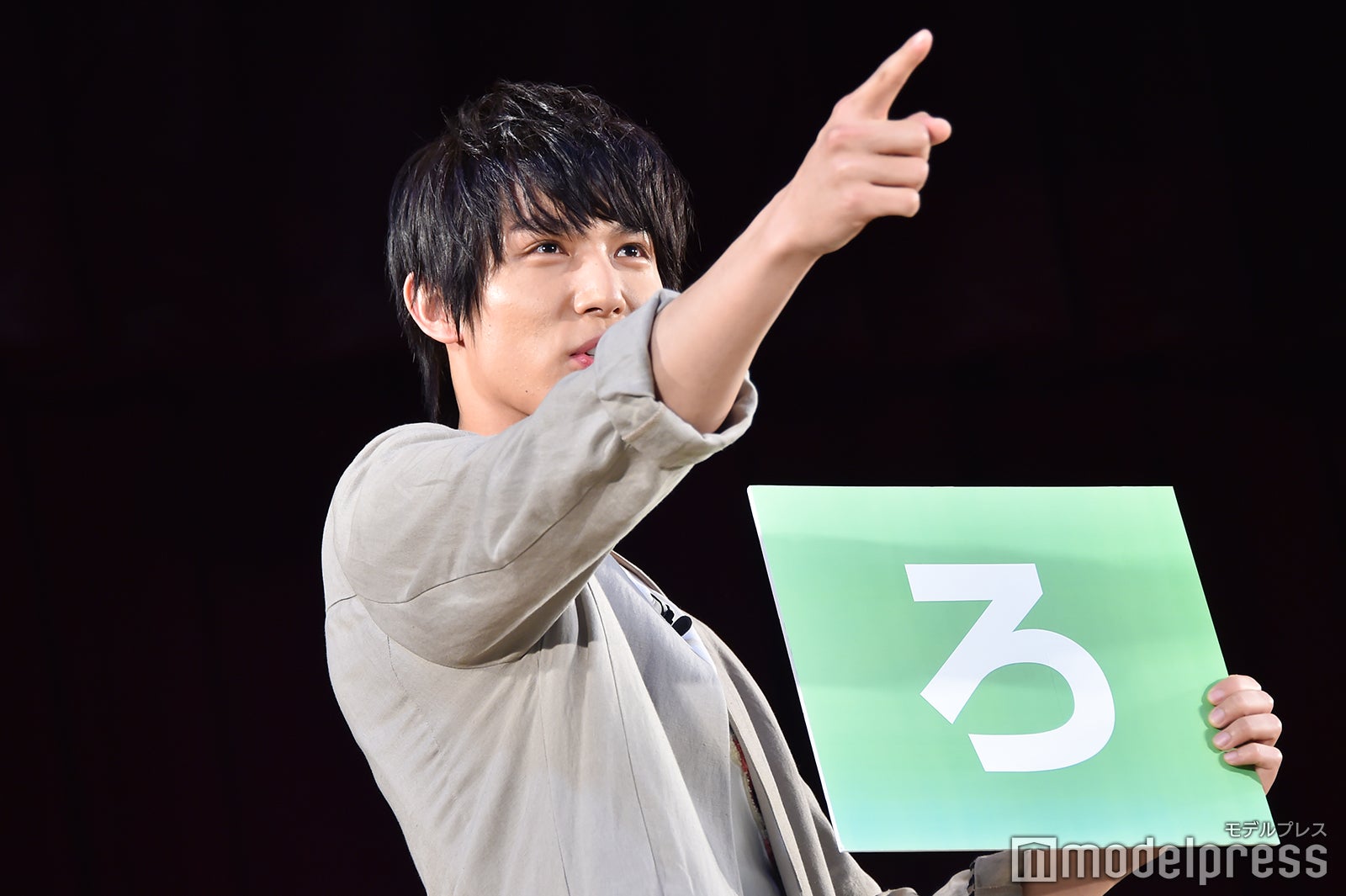 中川大志「ロックオンしてる」 （C）モデルプレス