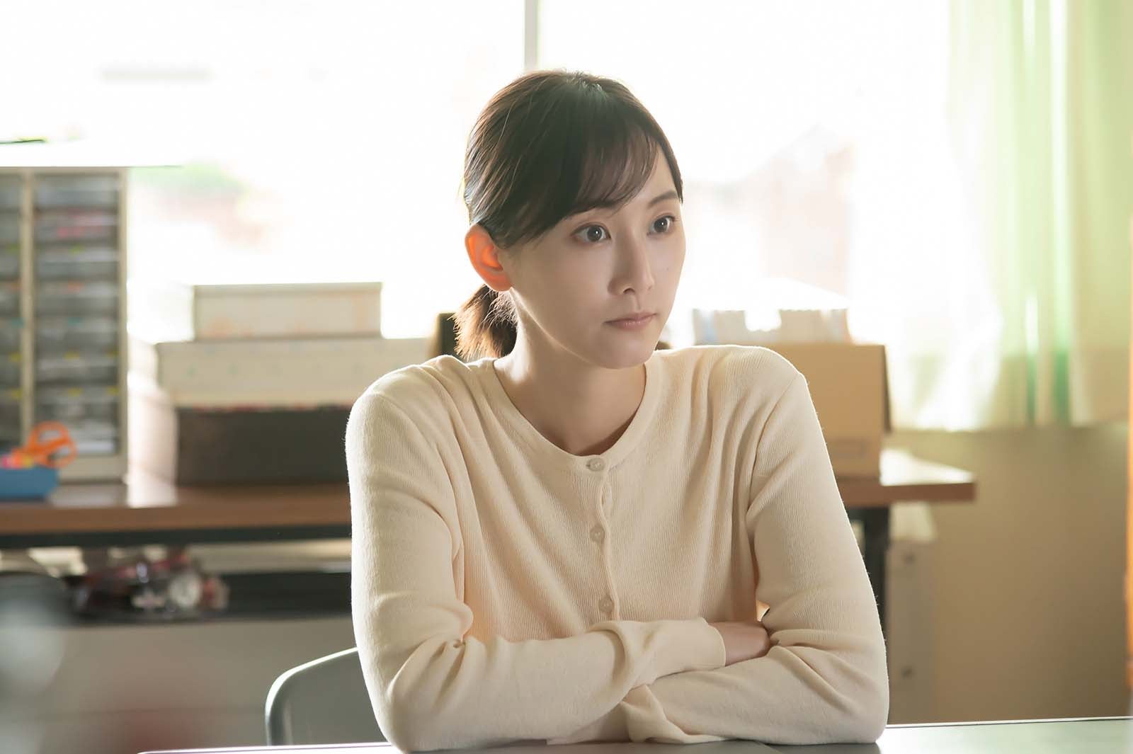 松井玲奈「少年のアビス」第1話より（C）峰浪りょう・集英社／「少年のアビス」製作委員会・MBS