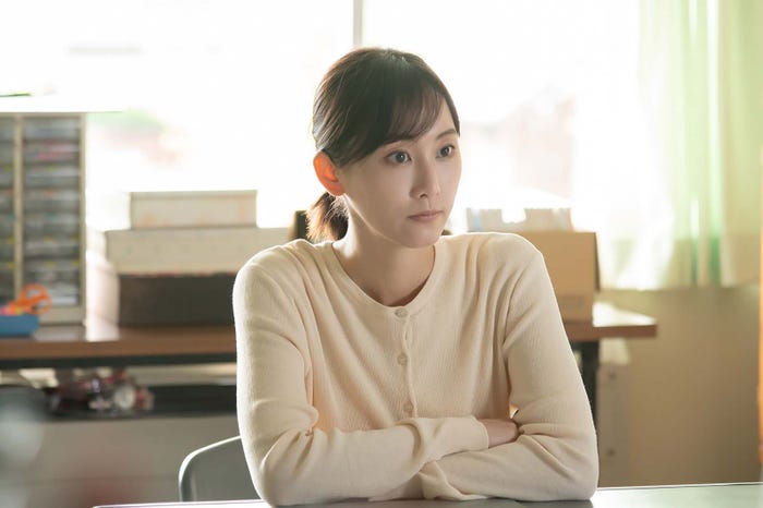 松井玲奈「少年のアビス」第1話より(C)峰浪りょう・集英社/「少年のアビス」製作委員会・MBS