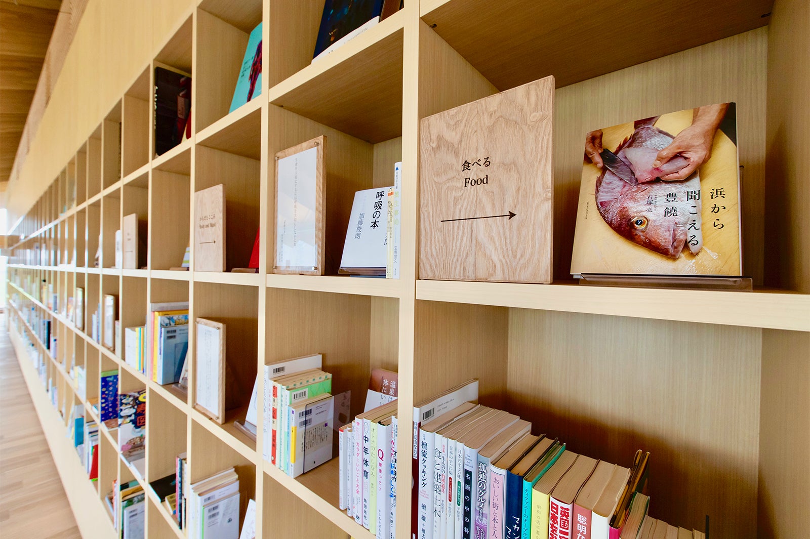 ミニライブラリ／画像提供：ヤマガタデザイン