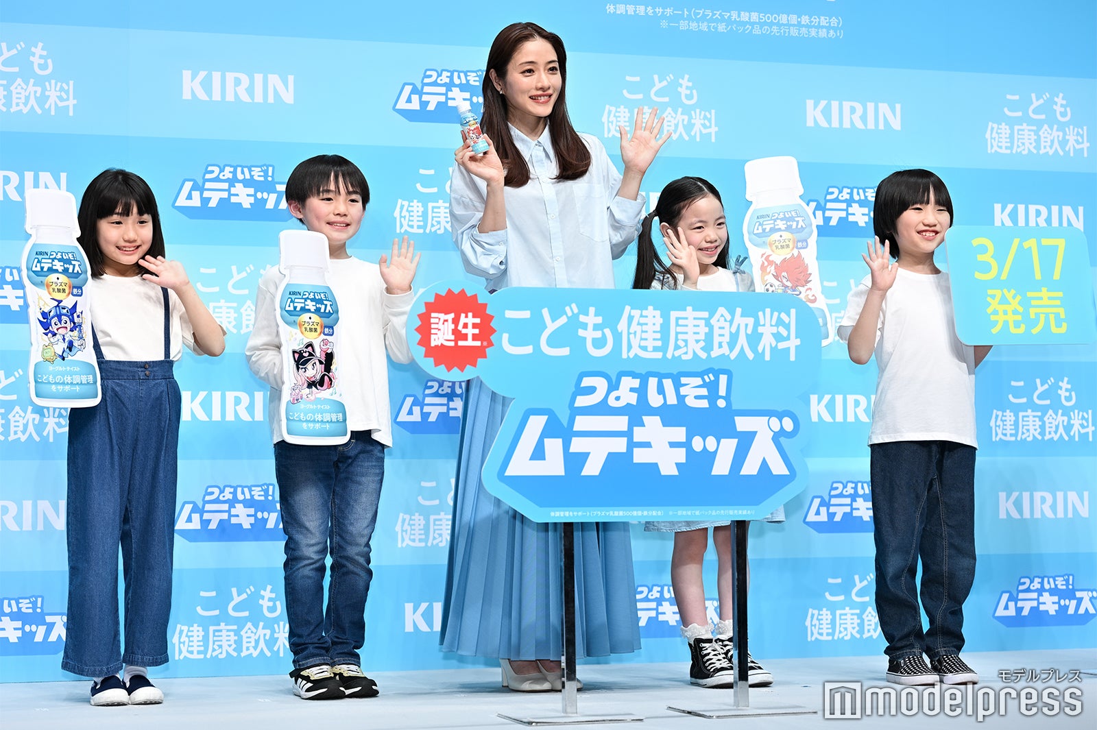 （中央）石原さとみ（C）モデルプレス