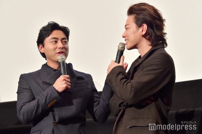山田孝之、佐藤健(C)モデルプレス