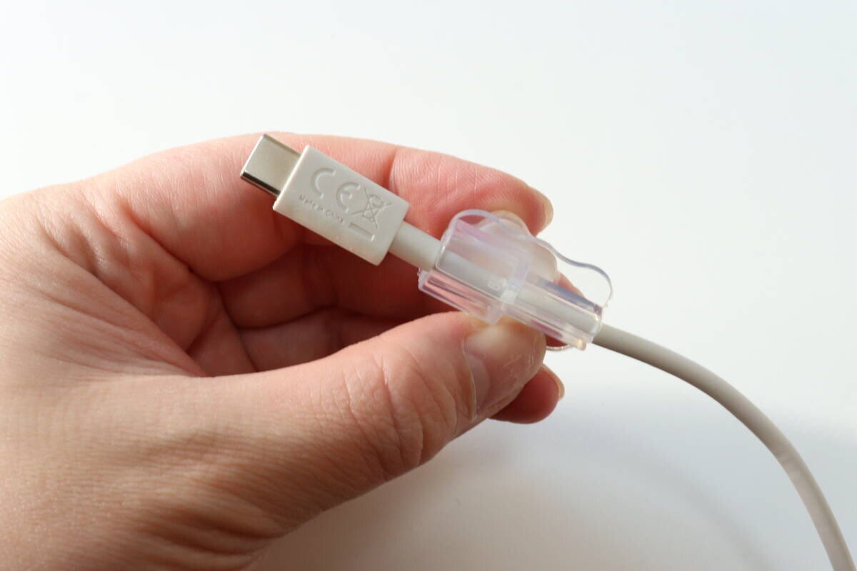 ダイソーのケーブルホルダー（テディベア