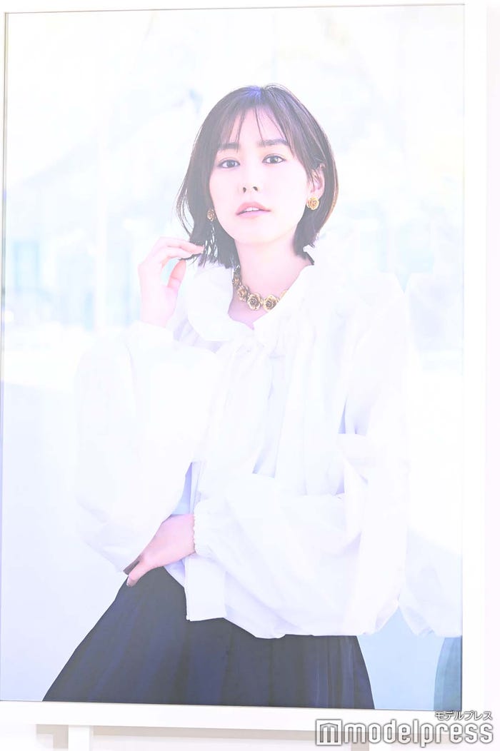 桐谷美玲、金沢の21世紀美術館で撮影したビジュアル(C)モデルプレス