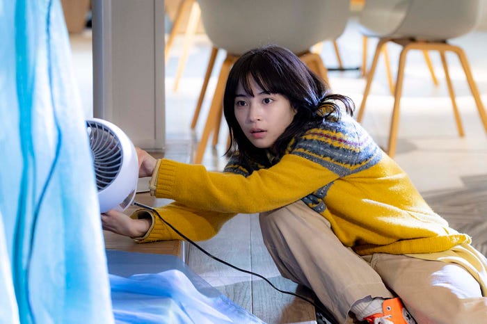 広瀬すず/「夕暮れに、手をつなぐ」第5話より(C)TBS