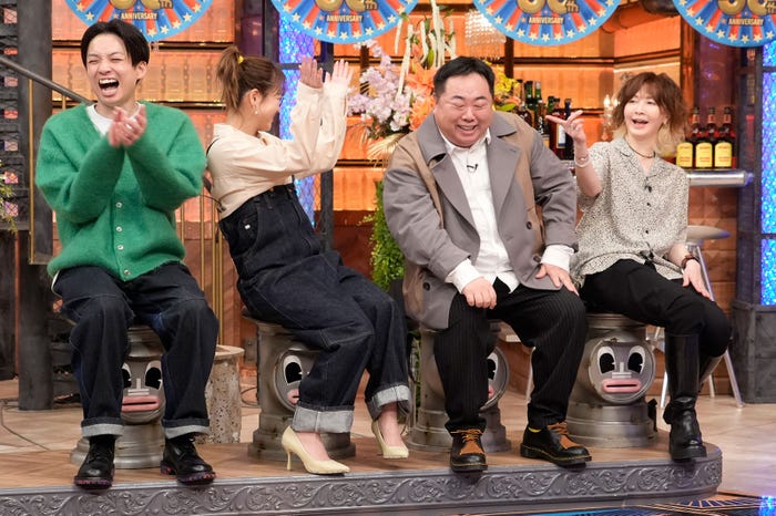 河井ゆずる、鈴木奈々、YOU、塚地武雅(C)読売テレビ