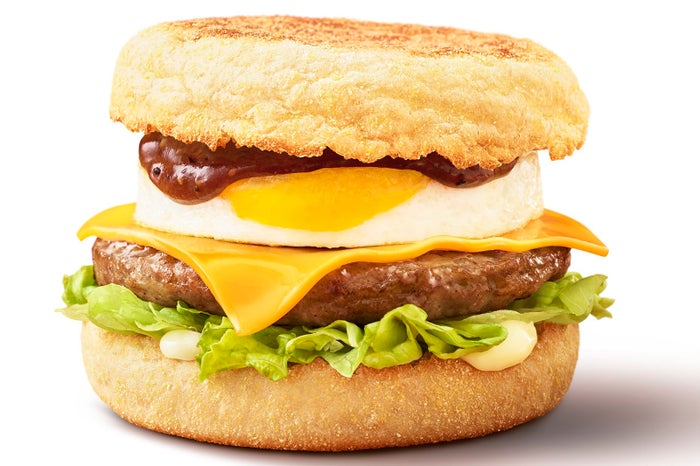 チーズロコモコマフィン／画像提供：日本マクドナルド