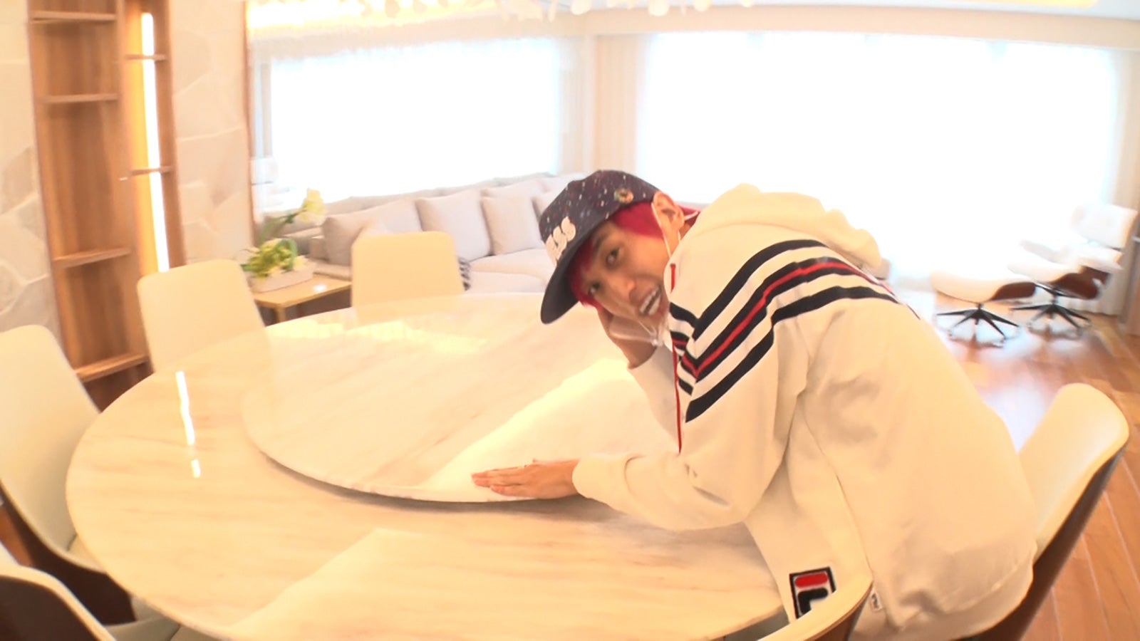 EXIT兼近大樹、新居をテレビ初公開 豪華マンションを内見