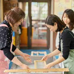 手漉きで作る越前和紙作り/提供画像