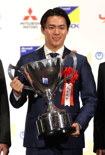 山本由伸が日本プロスポーツ大賞を受賞「来年はこの賞に恥じぬように」ワールドシリーズで激投MVP ドジャースの連覇に貢献