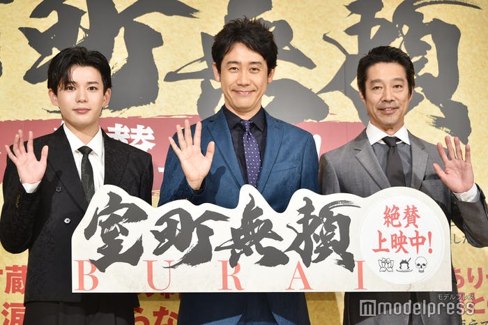 長尾謙杜、大泉洋、堤真一(C)モデルプレス