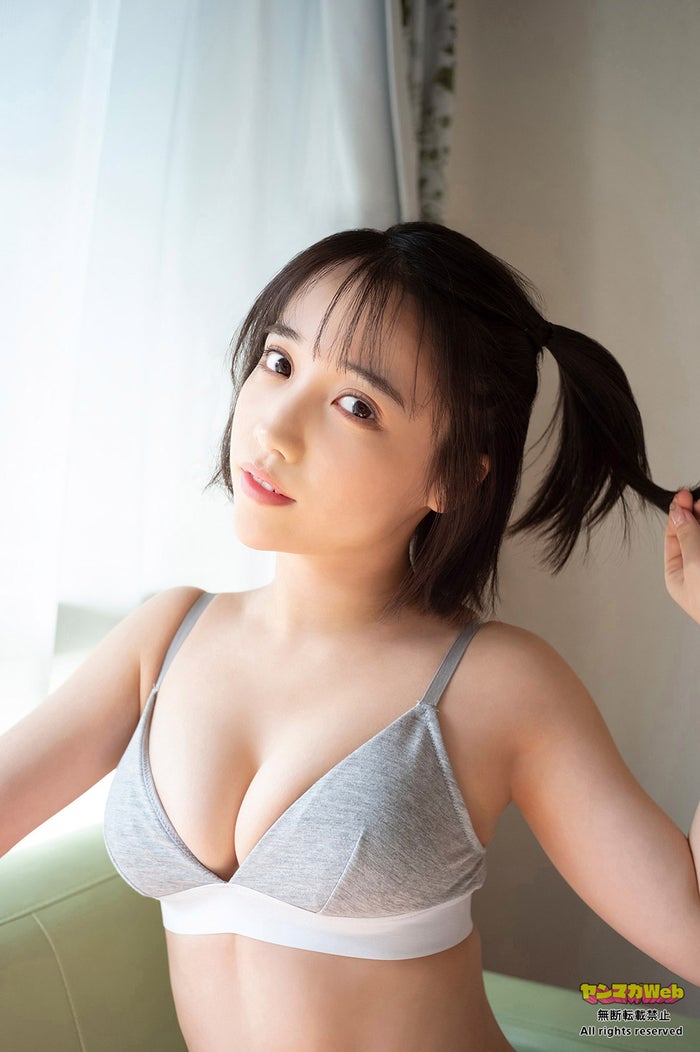 INUWASI・はのんまゆ、マンション前で美バスト大胆披露