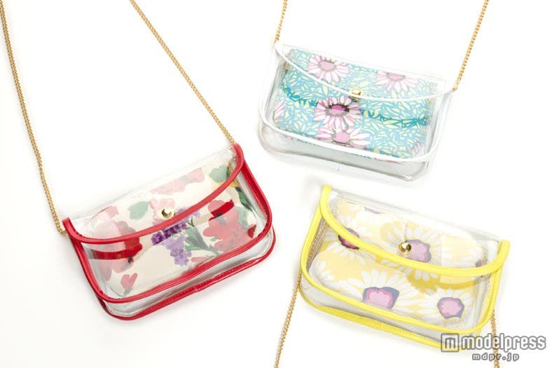 レッド・ホワイト・イエローの3種のカラーで展開された「花柄クリアチェーンBAG」
