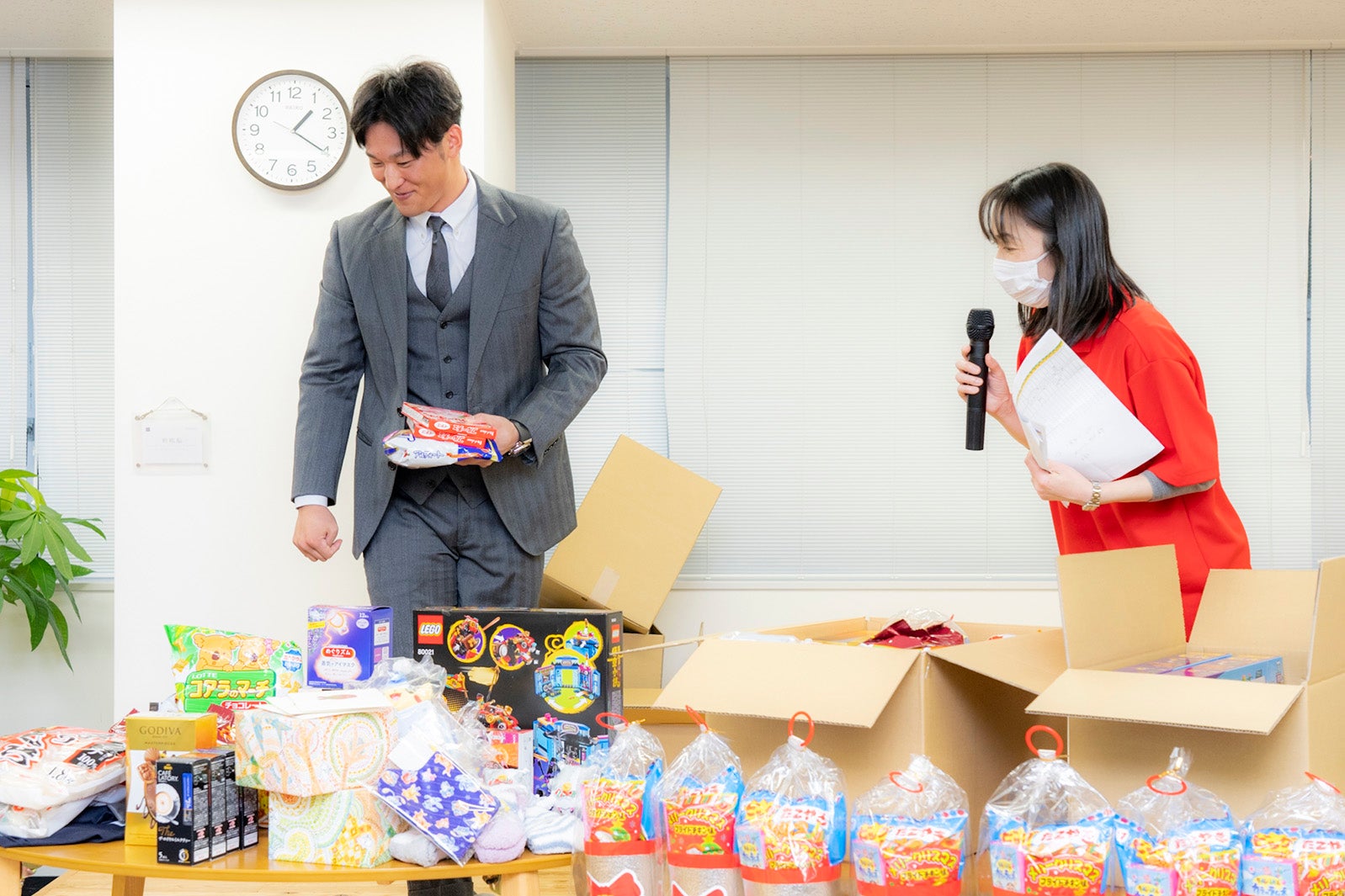 吉川尚輝選手、赤坂緑氏（C）読売巨人軍