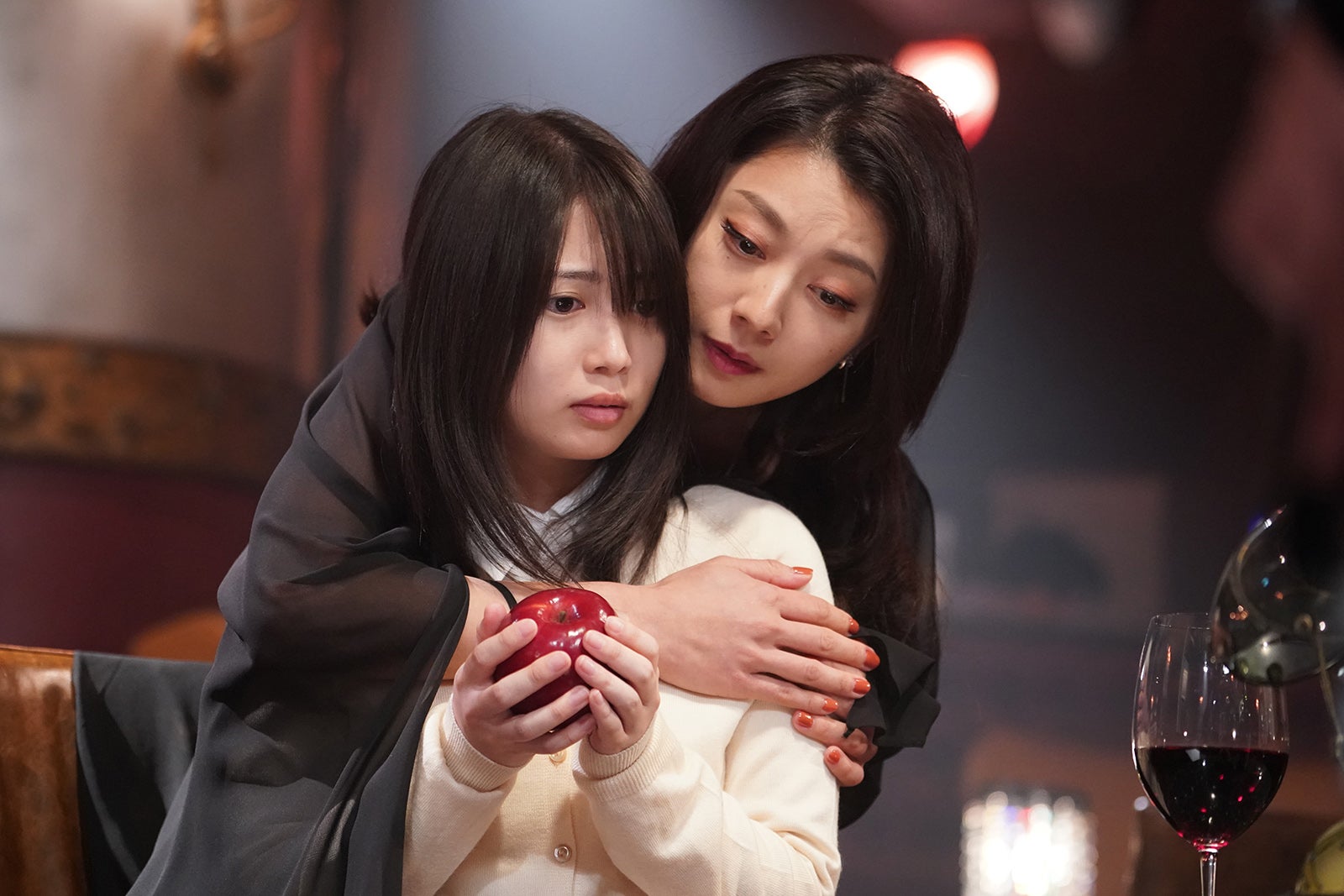 志田未来、小池栄子（C）日本テレビ