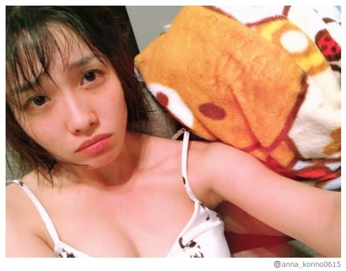 今野杏南、胸元チラリ…SEXYな“おやすみ”ショットに「すっぴん？」「色気ある」と反響