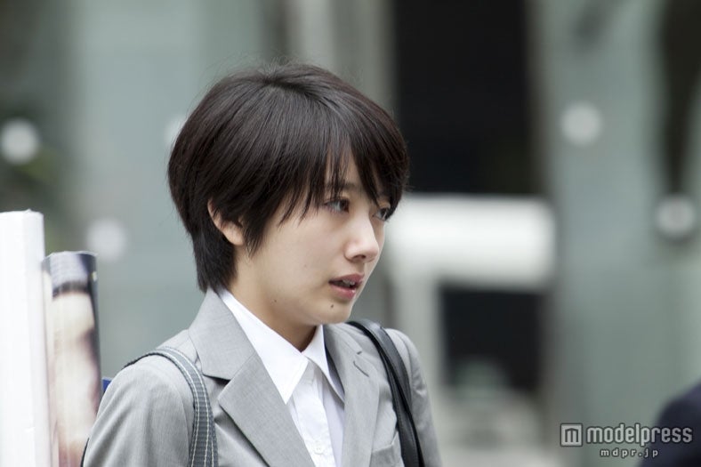 波瑠／NTT ドコモ「dマーケット BOOKストア」新TVCM「新社会人のきみへ」編メイキングショット