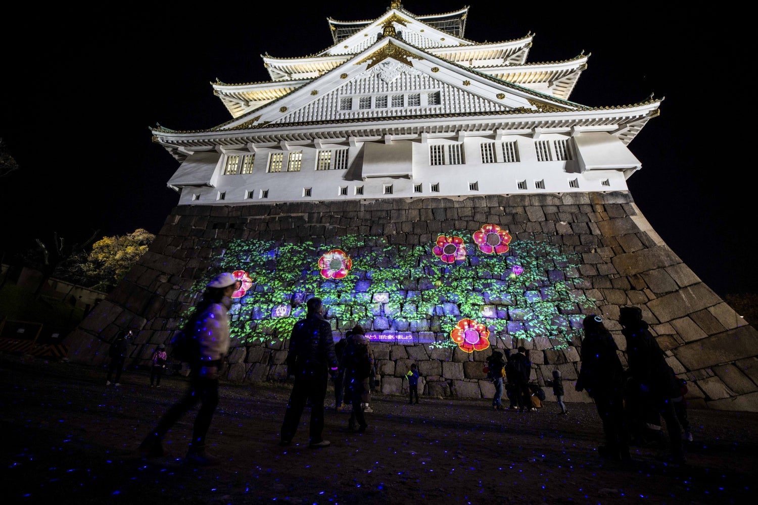 大阪城公園に“3年限定”ナイトウォーク施設「サクヤルミナ」誕生、NMB48も体験「新しい！」