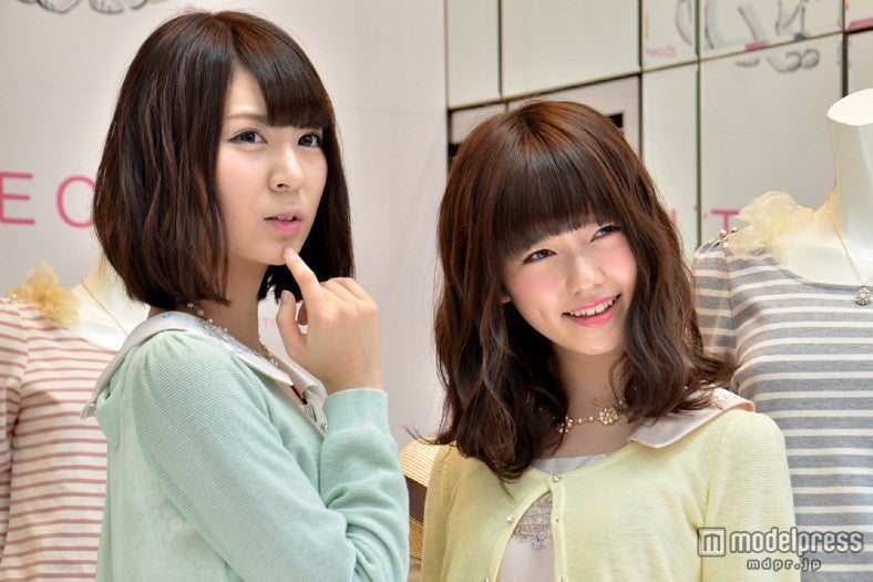 （左から）菊地あやか、島崎遥香