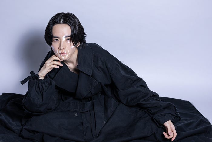 板垣李光人/撮影:ARISAK、ヘアメイク:奥平正芳(提供写真)