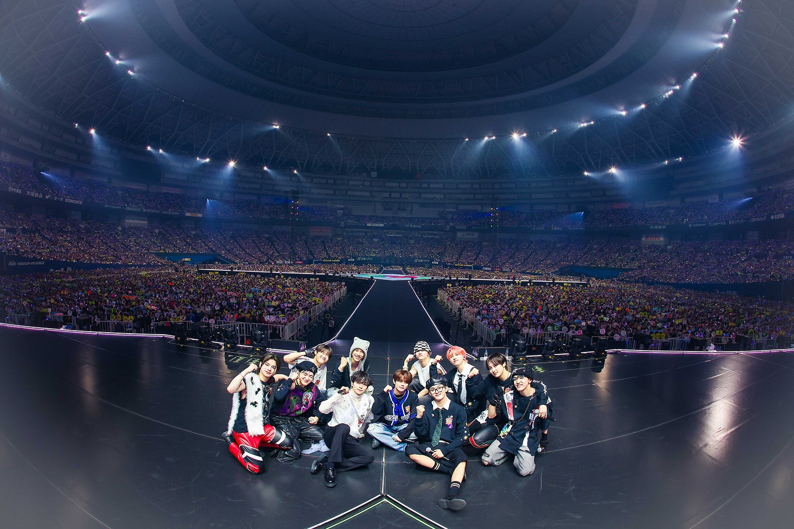 「INI 2ND ARENA LIVE TOUR ［READY TO POP！］IN KYOCERA DOME OSAKA」より（C）LAPONE Entertainment