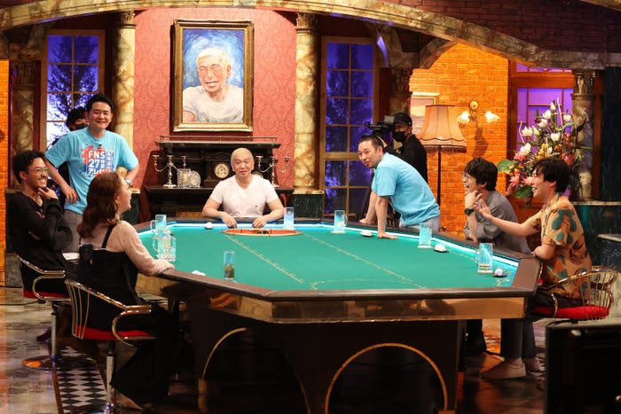 (左手前から時計回りに)村重杏奈、数原龍友、ノブ、松本人志、大悟、川崎鷹也、滝沢秀一(C)フジテレビ