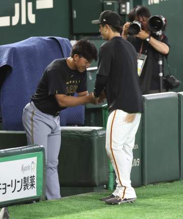 巨人・門脇が後輩・立石を読み切って美技「そこによく打つ。絶対に来ると思った」と三遊間に寄って好捕へ 打っては三塁打と攻守でアピール成功