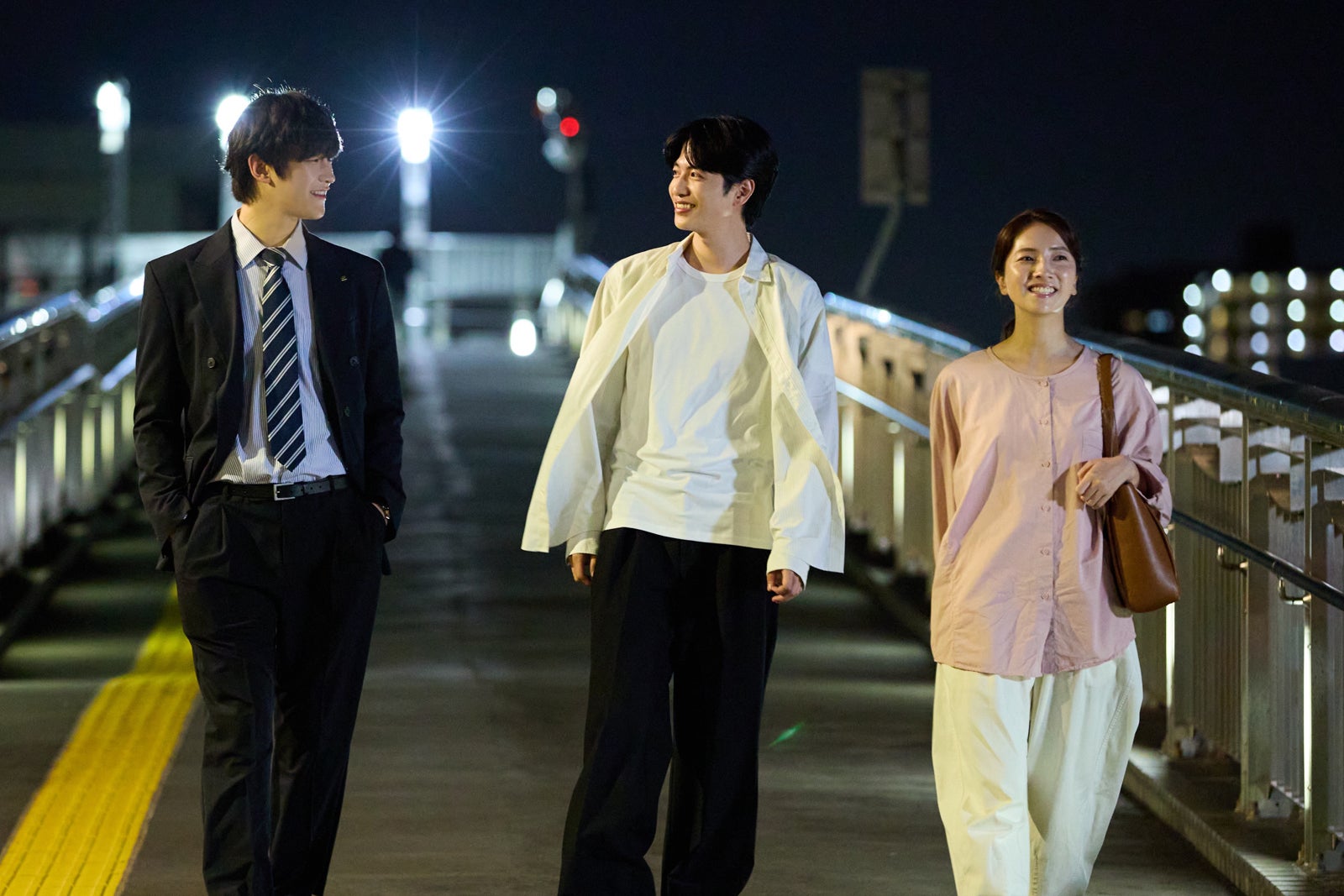 キム・ドワン、志尊淳、仁村紗和「10回切って倒れない木はない」第8話（C）日本テレビ