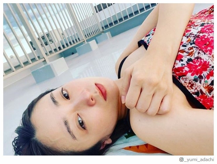 安達祐実、美肌披露キャミソール姿公開「鬼滅実写化するなら…」コメントにも返答