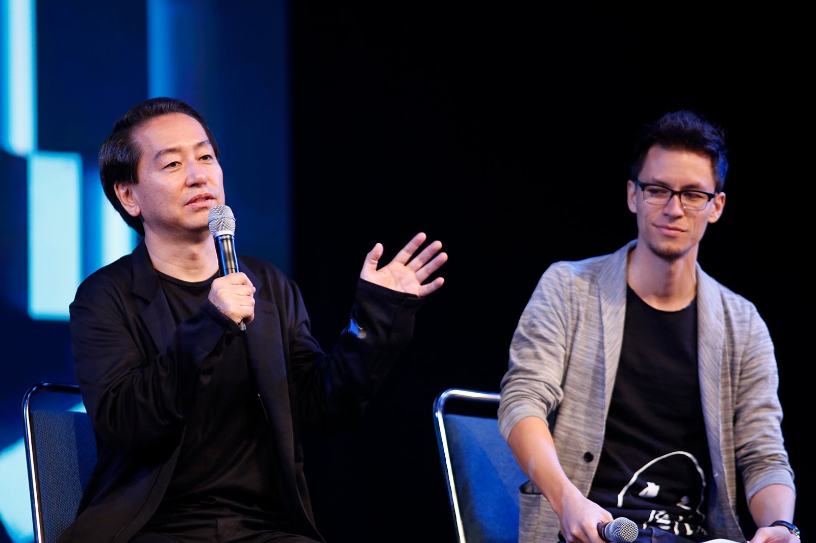 （左）曽利文彦監／「アニメエキスポ」より（C）2017 荒川弘／SQUARE ENIX（C）2017 映画「鋼の錬金術師」製作委員会