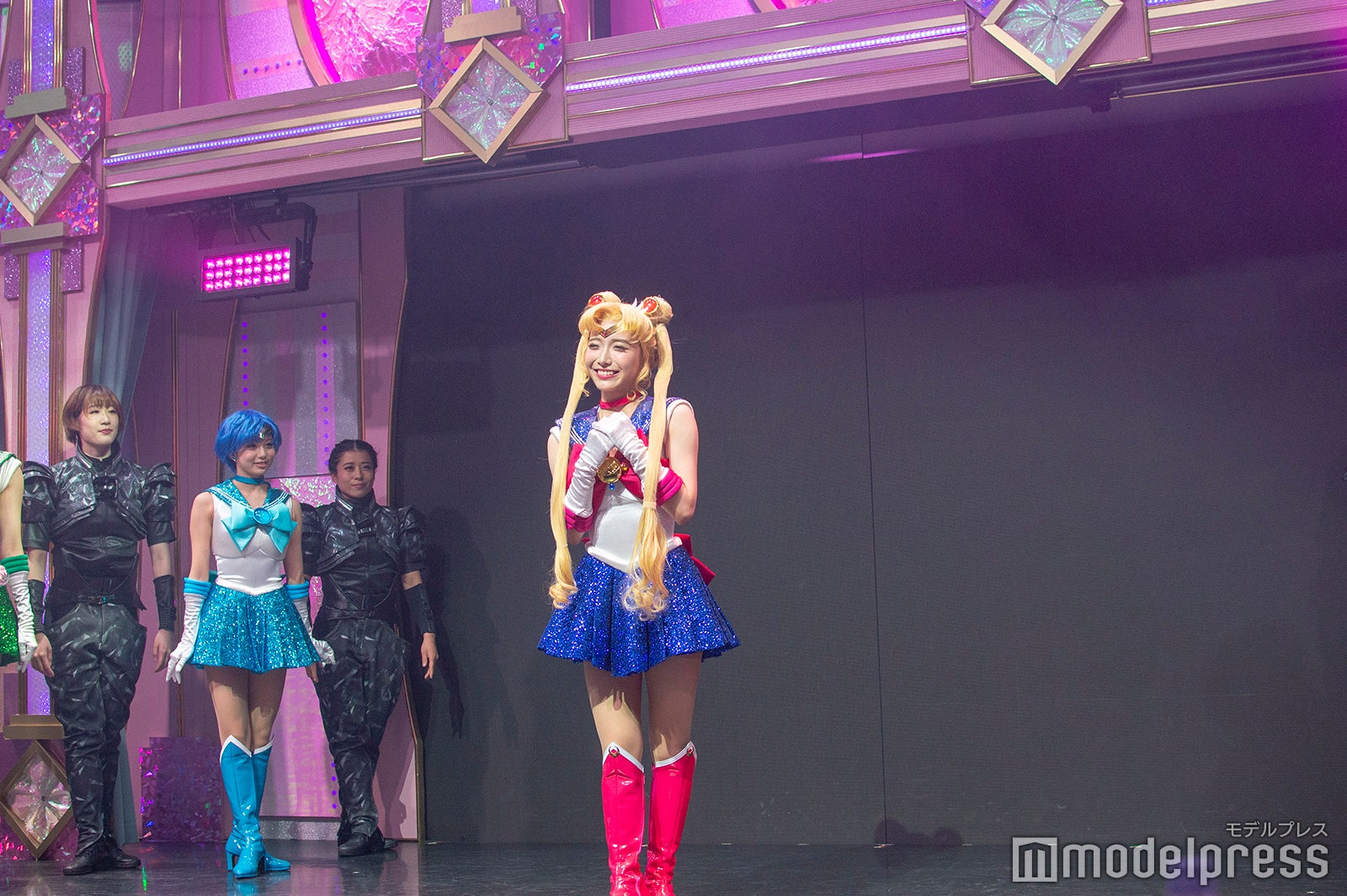 ショーの様子（C）モデルプレス