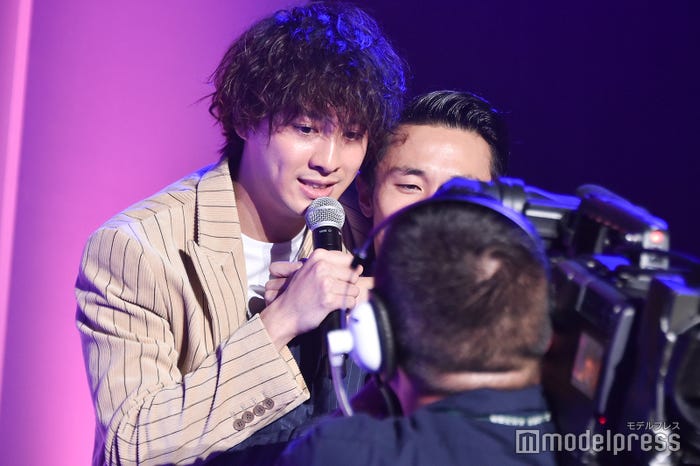 渡部秀、カミナリ石田たくみ (C)モデルプレス