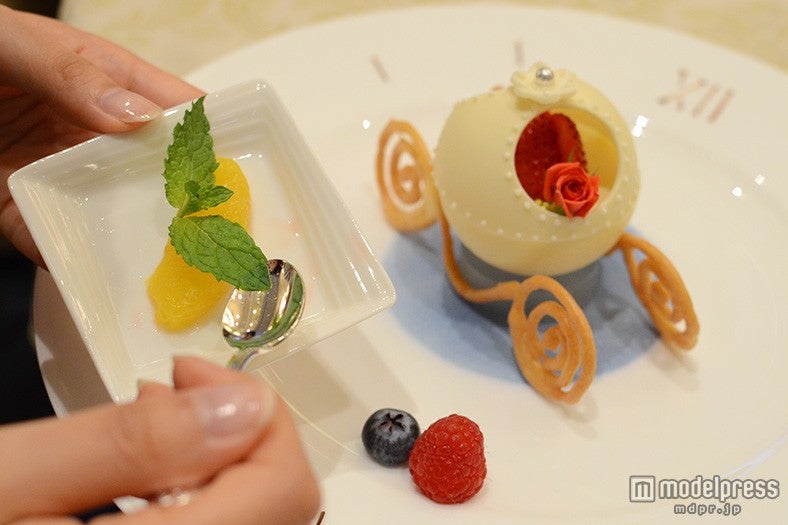 デザートをデコレーション