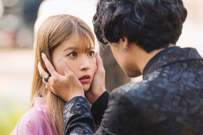 古川雄大、馬場ふみか「恋と弾丸」第6話より(C)箕野希望・小学館/「恋と弾丸」製作委員会・MBS