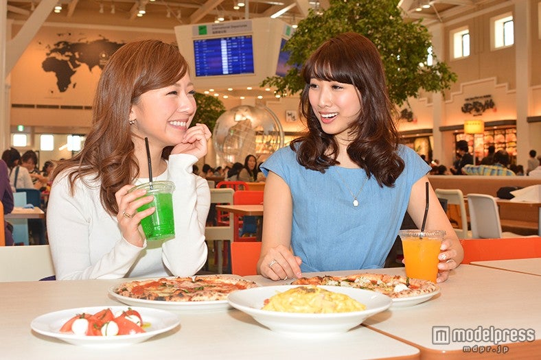 フードコートで和洋中様々なグルメを堪能