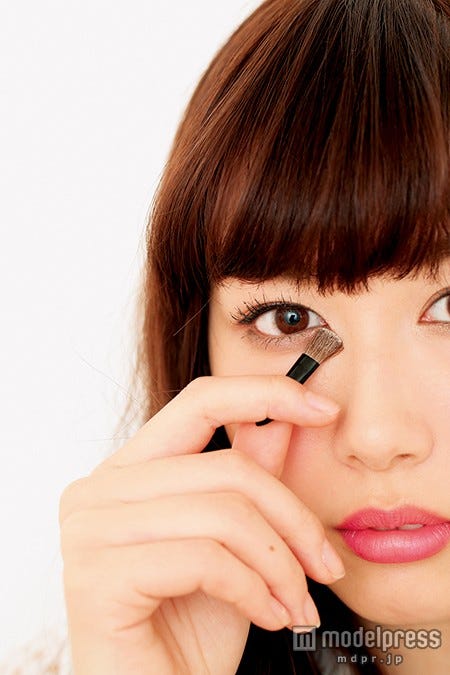 ハイライトの1テクで見違える/モデル太田南(画像提供:「Ray」5月号、主婦の友社)