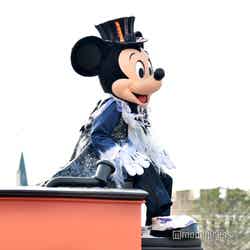 ミッキーマウス／「ミッキーのグリーティングパレード・ウィズ・ヴィランズ」（C）モデルプレス（C）Disney
