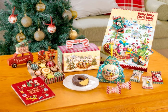 アソーテッド・チョコレート1,300円、バウムクーヘン1,200円、キャンディー900円アソーテッド・チョコレート2,200円(C)Disney