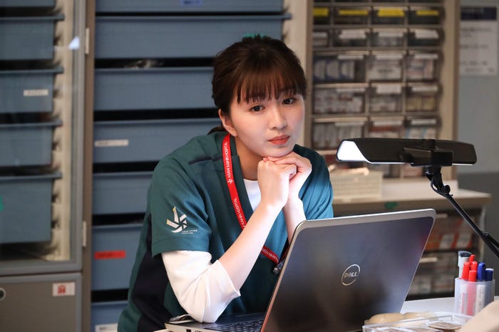 岡崎紗絵「ナイト・ドクター」第2話より(C)フジテレビ