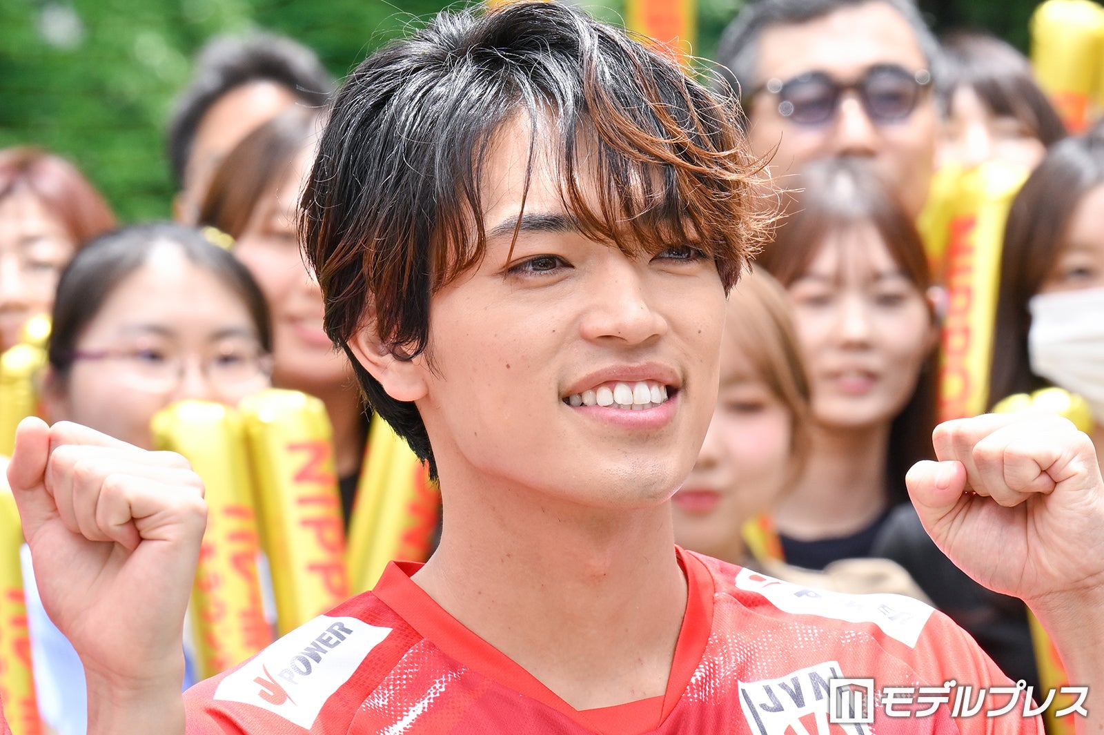 timelesz原嘉孝、石川祐希選手の強烈スパイク直撃で吹っ飛ぶ「思い出として墓場まで持っていきます」
