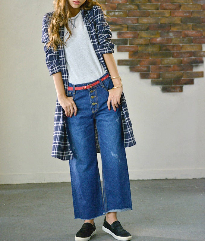 ハイウエストの裾切りっぱなしバギージーンズ「coca」5,990円（税込）／画像提供：coca