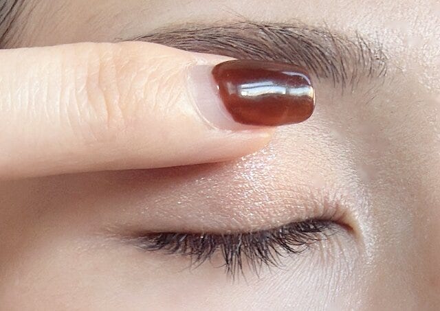 ラメは「まぶたの中央のみ」