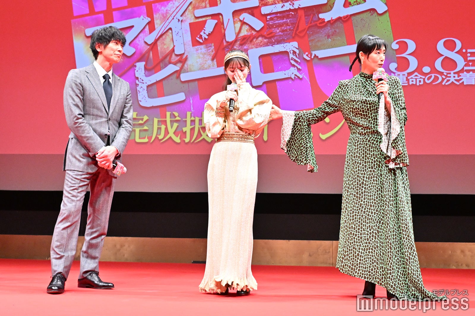 齋藤飛鳥に劇中さながらの親バカぶりを発揮した佐々木蔵之介＆木村多江（C）モデルプレス