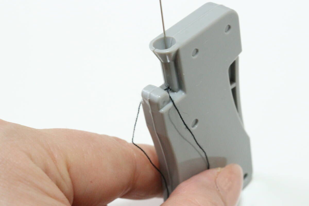 ワンタッチ糸通し 糸をかける ワンタッチ糸通し 糸をかける