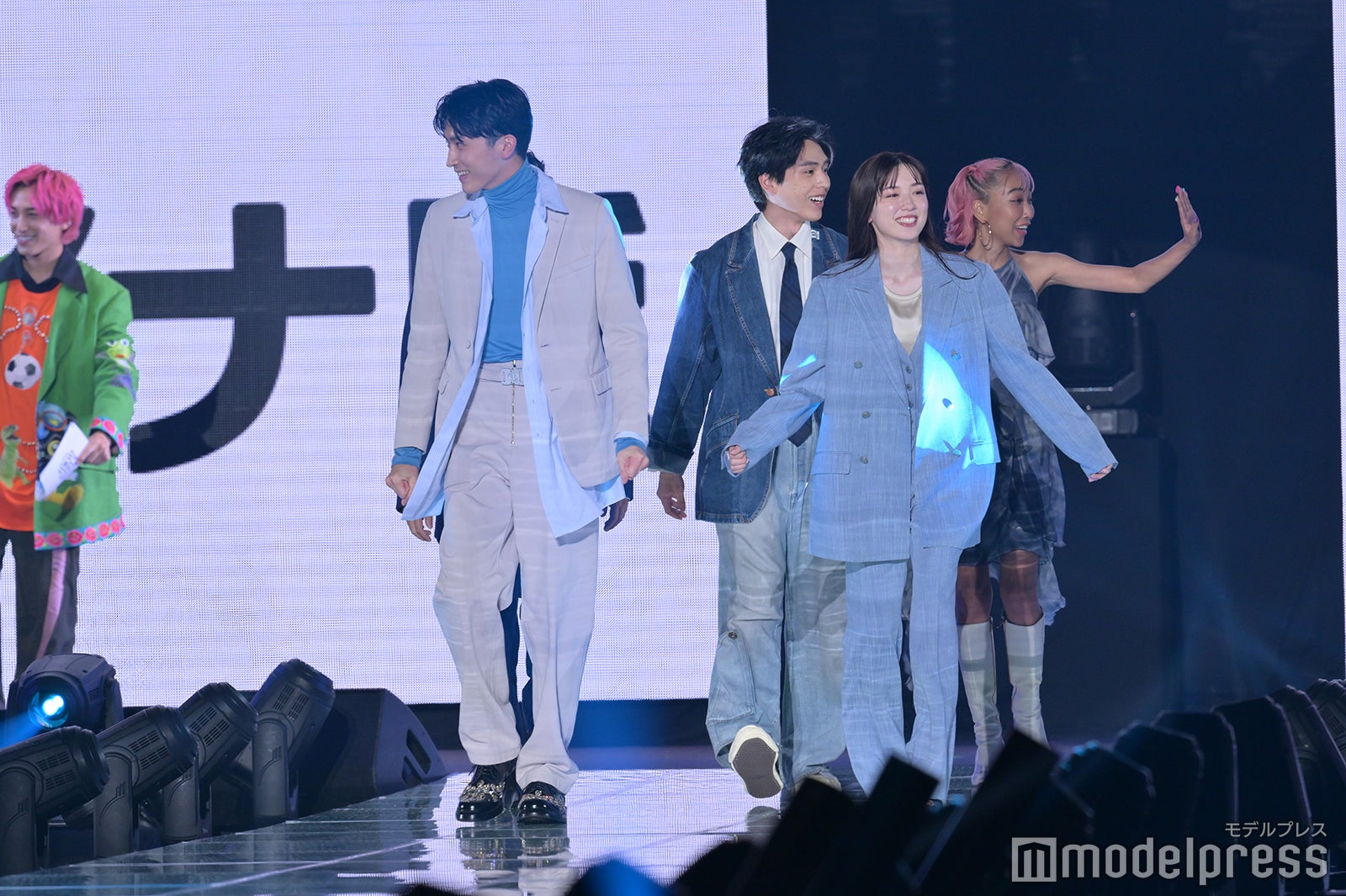 「ユニコーンに乗って」コラボステージの様子（C）モデルプレス