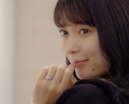 八木アリサ「ずっと見ていたくなっちゃいますね」 婚約指輪・結婚指輪に幸せオーラ満点