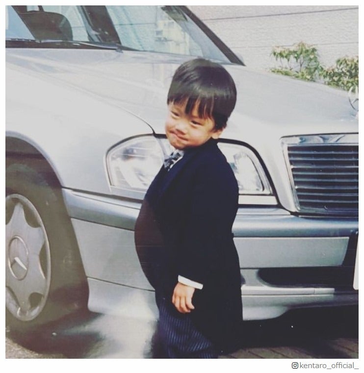 伊藤健太郎、幼少期の写真公開「チビ健太郎くん可愛すぎ」「最高のプレゼント」と反響続々