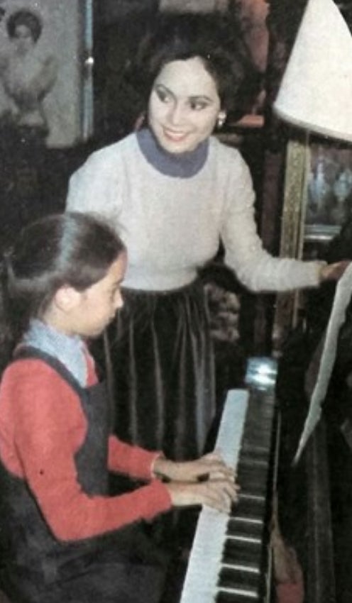 約50年前のデヴィ夫人／デヴィ夫人オフィシャルブログ（Ameba）より