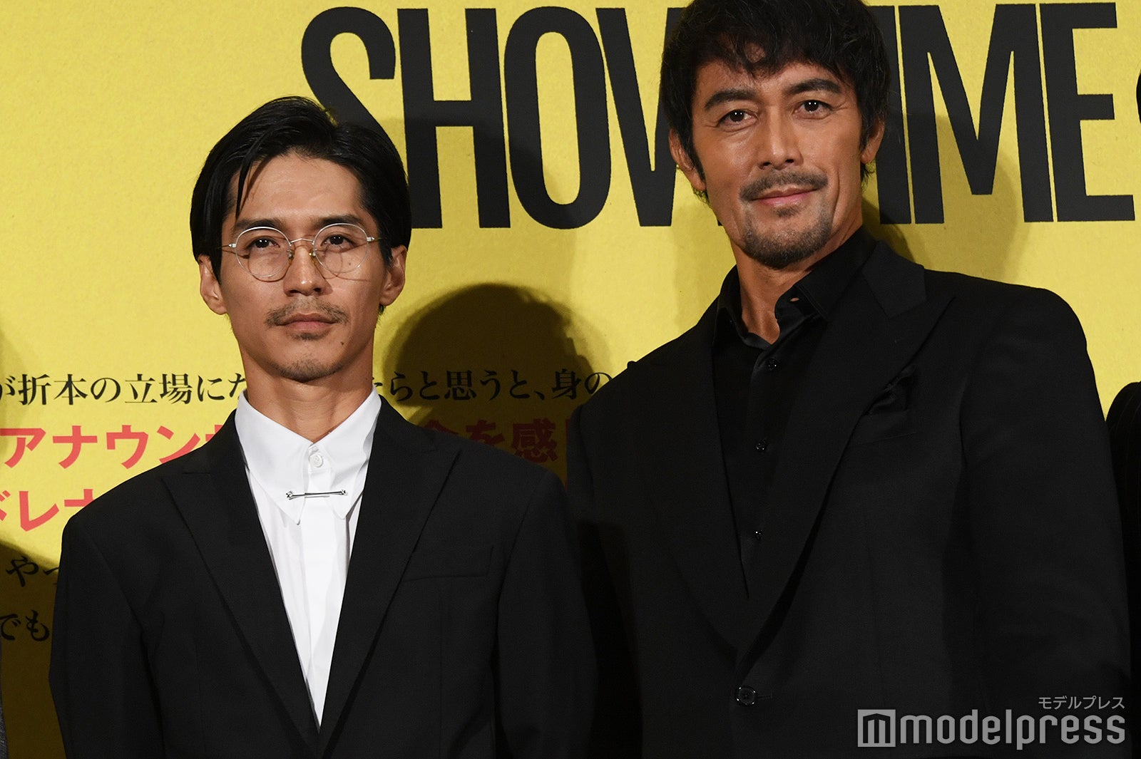 錦戸亮、阿部寛（C）モデルプレス